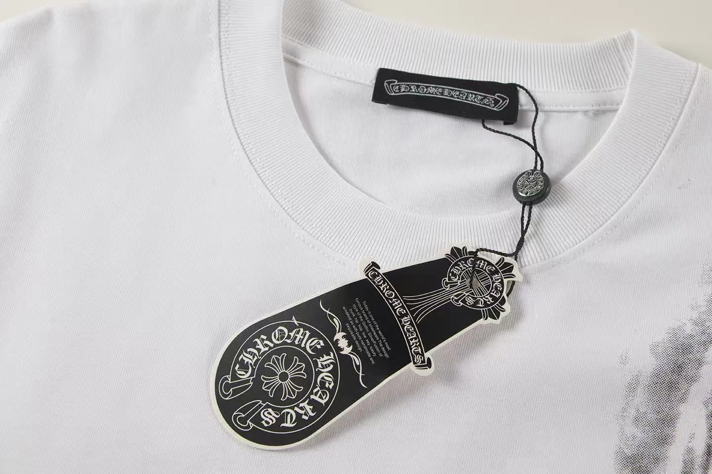 🅿️160 Style: 2025 new Croix Heart short-sleeved T-shirt Material: High version 300g double yarn combed cotton Size: S～XL Color: White Style number: Z008